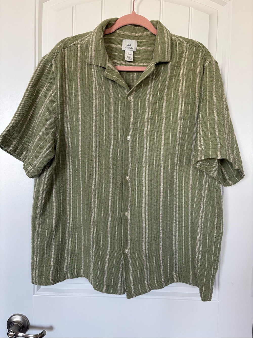 H&M Men textured knit camp resort style button shirt Size L green stripe